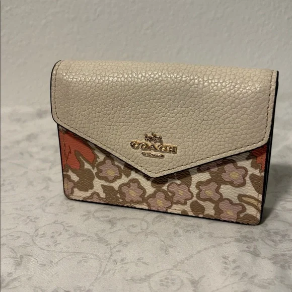 Coach Floral Envelope card Holder - Picture 2 of 12